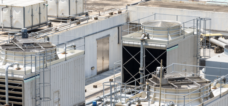 How important is ideal air humidity on hot, dry days?
